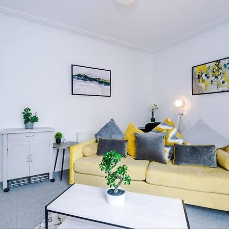 Villa Long Term Offers Message For Prices Sleeps 6 Adults, Contractors, Relocators, Travellers Halifax Exterior foto
