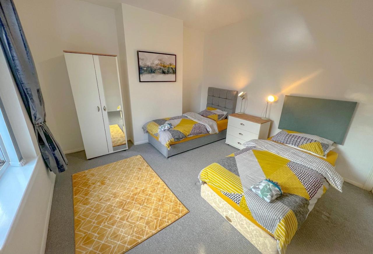 Villa Long Term Offers Message For Prices Sleeps 6 Adults, Contractors, Relocators, Travellers Halifax Exterior foto