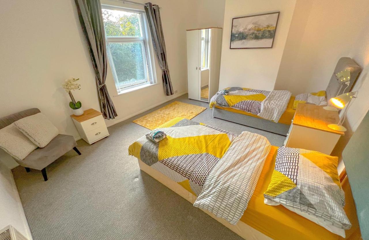 Villa Long Term Offers Message For Prices Sleeps 6 Adults, Contractors, Relocators, Travellers Halifax Exterior foto